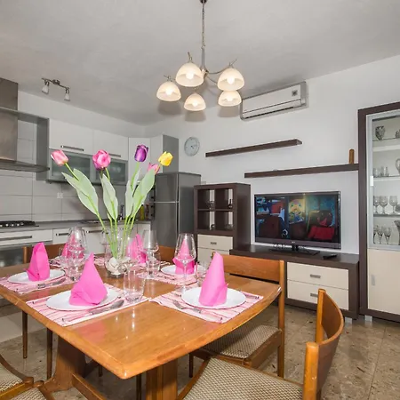Marieta Apartment